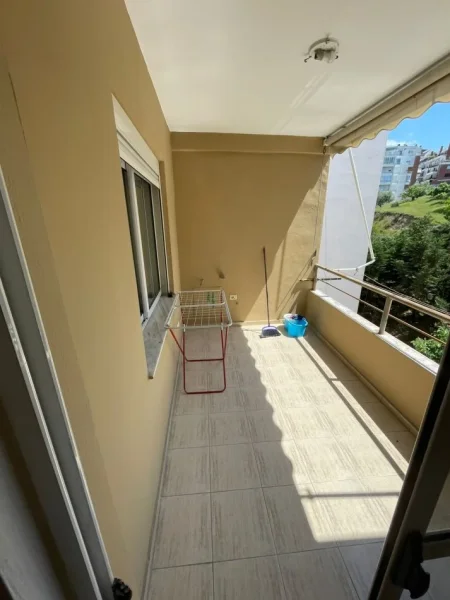 Tirane, shitet apartament 2+1+Ballkon Kati 4, 104 m² 165.000 € (Kodra e Diellit tek Eleonora)