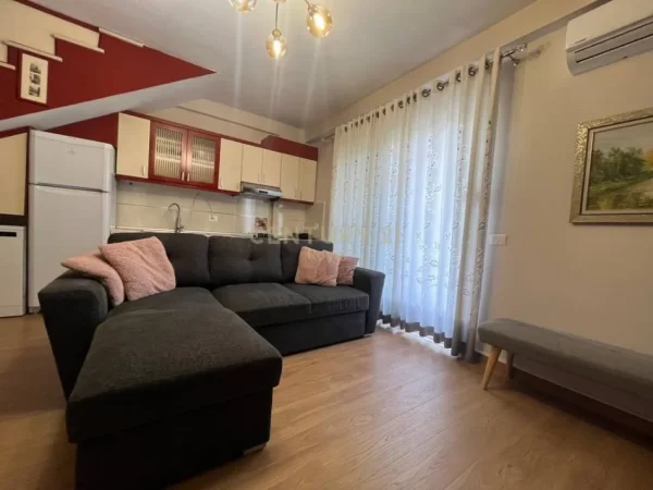 Tirane, jepet me qera apartament 2+1+Ballkon Kati 2, 120 m² 1.250 € (Rruga e Dibres)