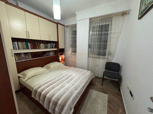 Tirane, jepet me qera apartament 1+1 Kati 3, 80 m² 600 € (Rruga e Dibres)