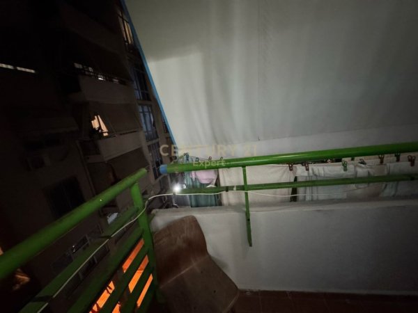 Tirane, jepet me qera apartament 1+1 Kati 3, 80 m² 600 € (Rruga e Dibres)