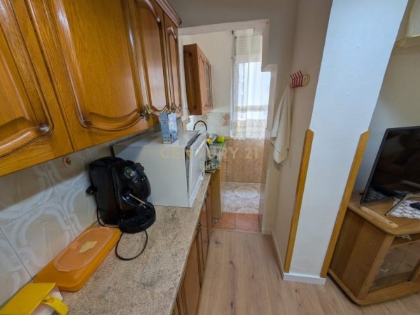 Tirane, jepet me qera apartament 2+1 Kati 5, 80 m² 550 € (Rruga e Barrikadave)