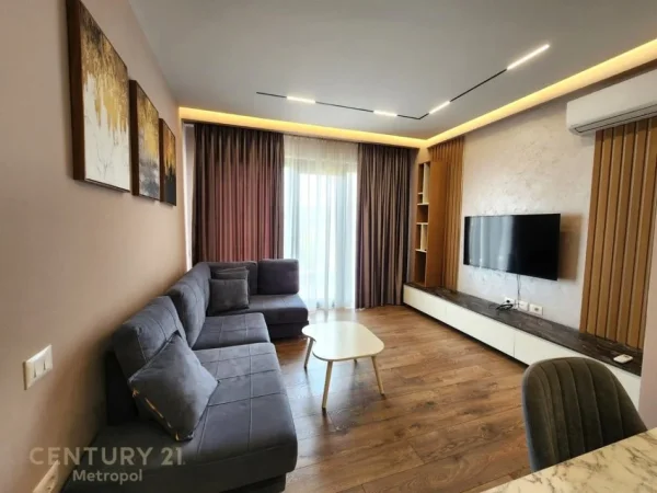 Tirane, jepet me qera apartament Kati 6, 950 € (Rruga e Elbasanit)