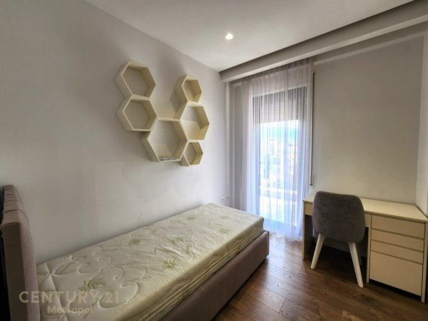Tirane, jepet me qera apartament Kati 6, 950 € (Rruga e Elbasanit)