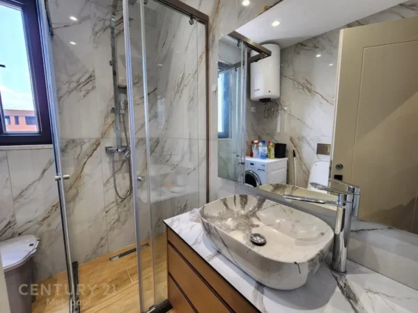 Tirane, jepet me qera apartament Kati 6, 950 € (Rruga e Elbasanit)