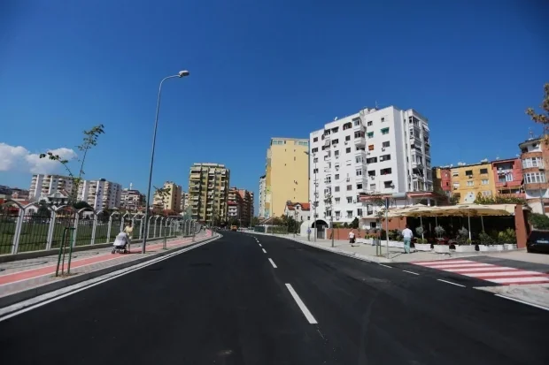 Tirane, jepet me qera ambjent biznesi Kati 0, 80 m² 1.400 € (Rruga e kosovareve)