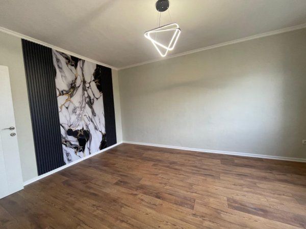 Tirane, shes apartament 1+1+Ballkon Kati 3, 54 m² 92.000 € (Porcelan)