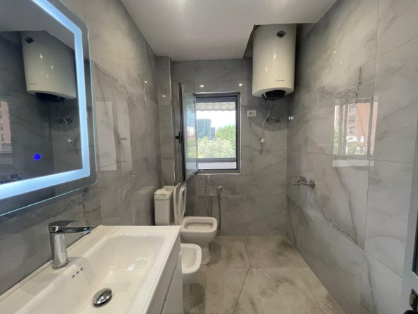 Tirane, shes apartament 1+1+Ballkon Kati 3, 54 m² 92.000 € (Porcelan)