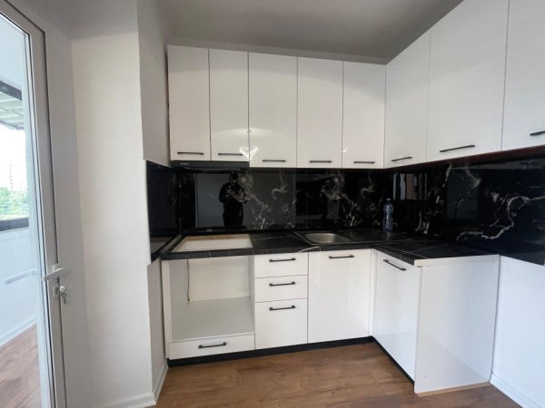 Tirane, shes apartament 1+1+Ballkon Kati 3, 54 m² 92.000 € (Porcelan)