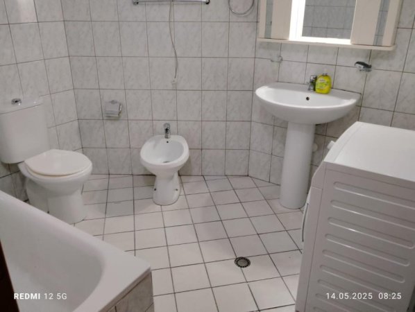 Tirane, jepet me qera apartament 2+1 Kati 1, 80 m² 700 € (Bulevardi Zhan D’Ark)