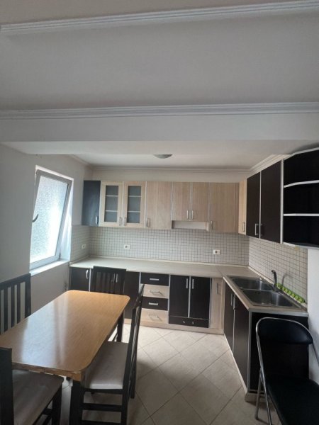 Tirane, jepet me qera apartament 2+1 Kati 6, 60 m² 550 € (pazari i ri)