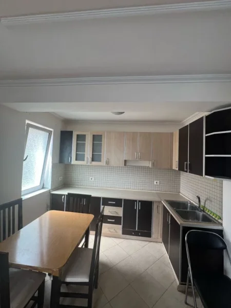 Tirane, jepet me qera apartament 2+1 Kati 6, 60 m² 550 € (pazari i ri)