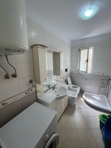 Tirane, jepet me qera apartament 2+1 Kati 6, 60 m² 550 € (pazari i ri)