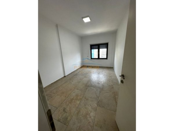 Tirane, jepet me qera ambjent biznesi Kati 6, 131 m² 1.300 € (ZOGU I ZI)