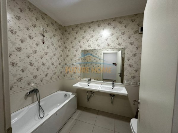 Tirane, jepet me qera ambjent biznesi Kati 6, 131 m² 1.300 € (ZOGU I ZI)