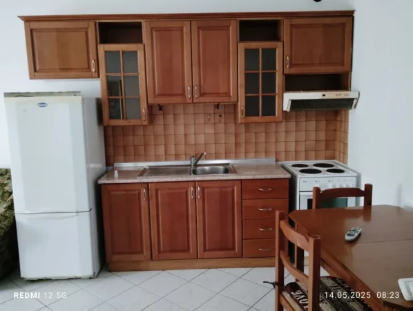Tirane, jepet me qera apartament 2+1 Kati 2, 80 m² 650 € (Brryli)