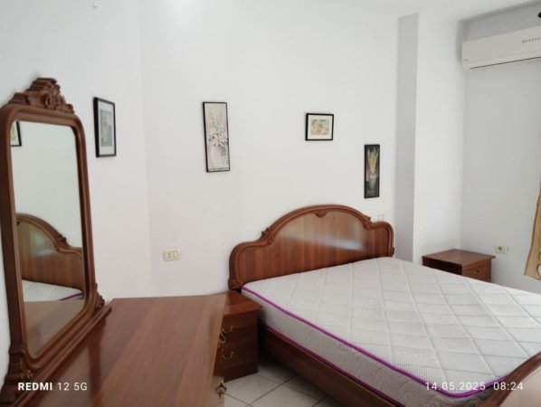 Tirane, jepet me qera apartament 2+1 Kati 2, 80 m² 650 € (Brryli)