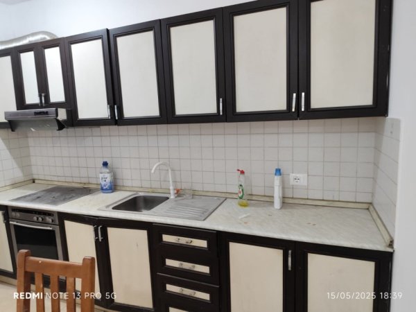 Tirane, jepet me qera apartament 2+1+Ballkon Kati 2, 110 m² (Fusha e Aviacionit)