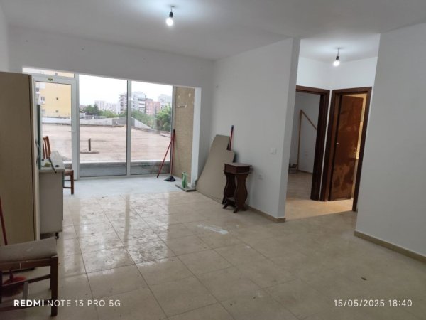 Tirane, jepet me qera apartament 2+1+Ballkon Kati 2, 110 m² (Fusha e Aviacionit)