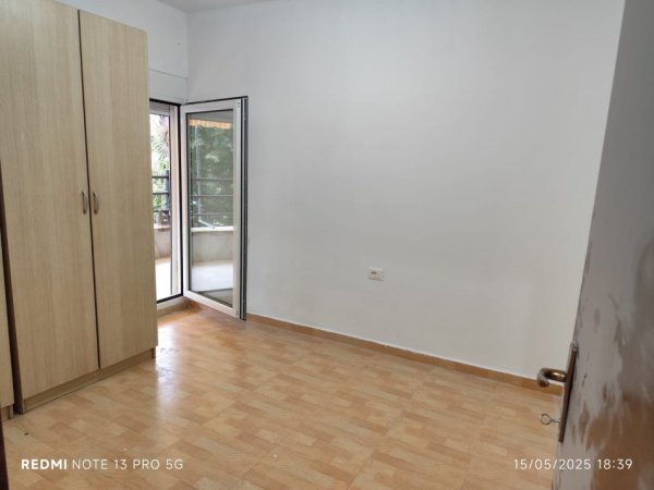 Tirane, jepet me qera apartament 2+1+Ballkon Kati 2, 110 m² (Fusha e Aviacionit)
