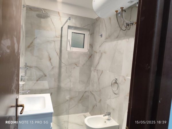 Tirane, jepet me qera apartament 2+1+Ballkon Kati 2, 110 m² (Fusha e Aviacionit)