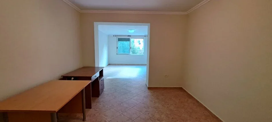 Tirane, jepet me qera zyre Kati 2, 30 m² 400 € (Margarita Tutulani)