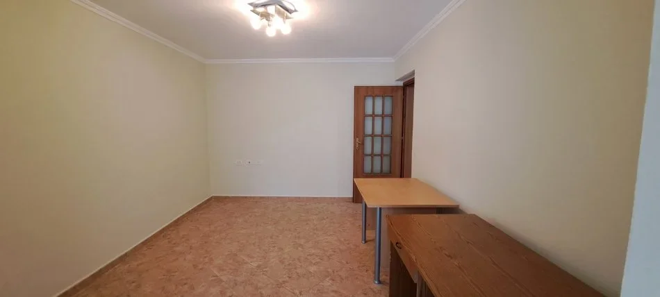 Tirane, jepet me qera zyre Kati 2, 30 m² 400 € (Margarita Tutulani)