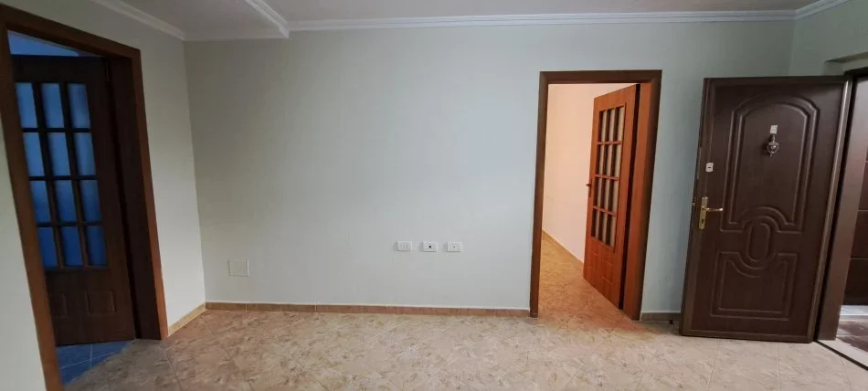 Tirane, jepet me qera zyre Kati 2, 30 m² 400 € (Margarita Tutulani)