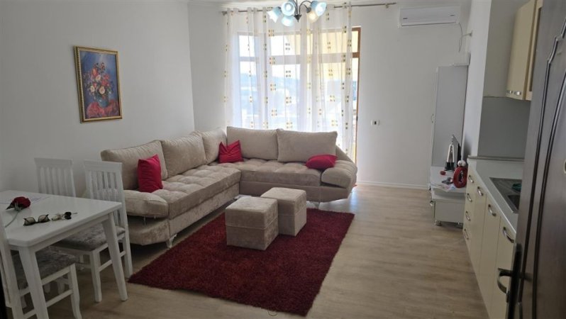 Tirane, jepet me qera apartament 2+1 Kati 5, 100 m² 420 € (Miso Mame)