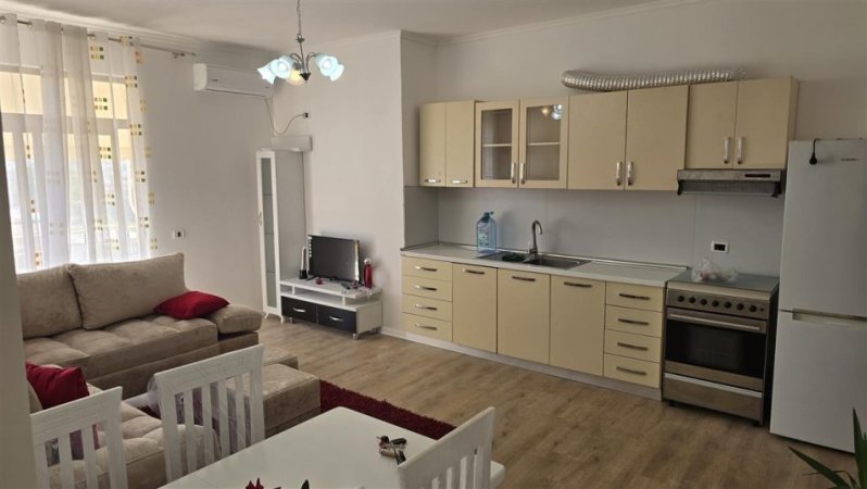 Tirane, jepet me qera apartament 2+1 Kati 5, 100 m² 420 € (Miso Mame)