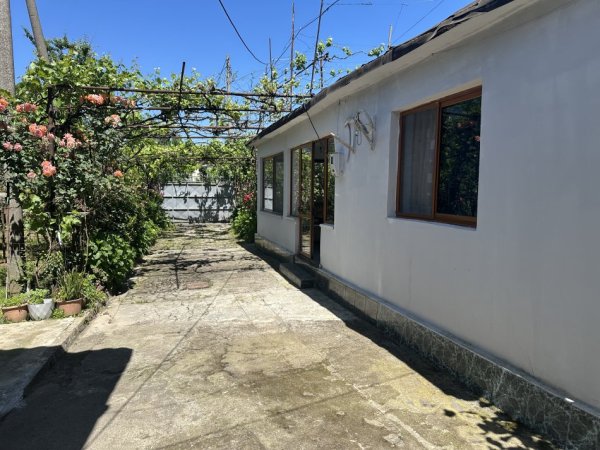 Tirane, jepet me qera shtepi 2+1+Ballkon Kati 0, 350 m² 350 € (ruga 5 maji)