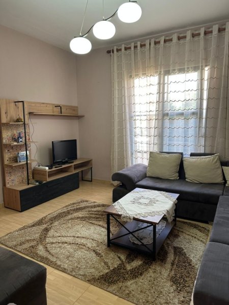 Tirane, jepet me qera apartament 3+1 Kati 2, 145 m² 650 € (Rruga Bardhyl)
