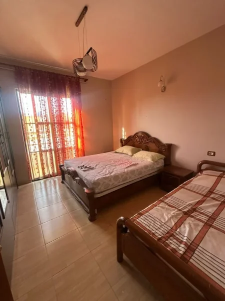 Tirane, jepet me qera apartament 3+1 Kati 2, 145 m² 650 € (Rruga Bardhyl)