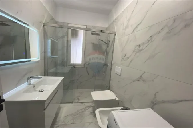 Tirane, jepet me qera apartament 1+1+Ballkon Kati 3, 60 m² 550 € (Rezidenca euro 3 d)