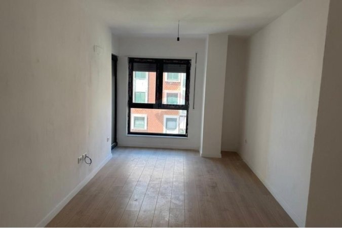 Tirane, shitet apartament 1+1 Kati 4, 55 m² 150.000 € (Komuna e parisit)