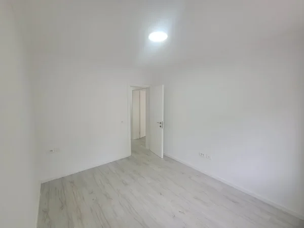 Tirane, shitet apartament 2+1+Ballkon Kati 2, 65 m² 146.000 € (Rruga Asim Vokshi)