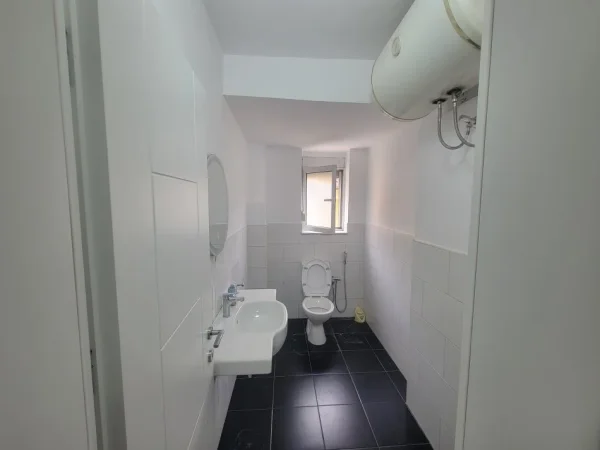 Tirane, shitet apartament 2+1+Ballkon Kati 2, 65 m² 146.000 € (Rruga Asim Vokshi)