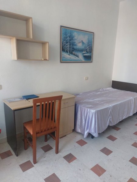 Tirane, jepet me qera apartament 3+1 Kati 1, 100 m² 800 € (Pazari i Ri)