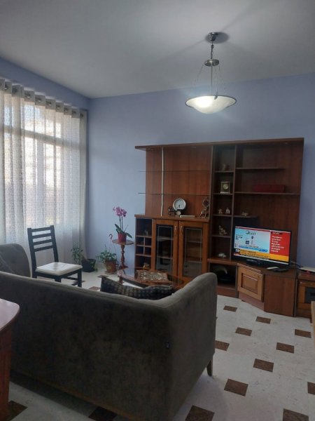 Tirane, jepet me qera apartament 3+1 Kati 1, 100 m² 800 € (Pazari i Ri)