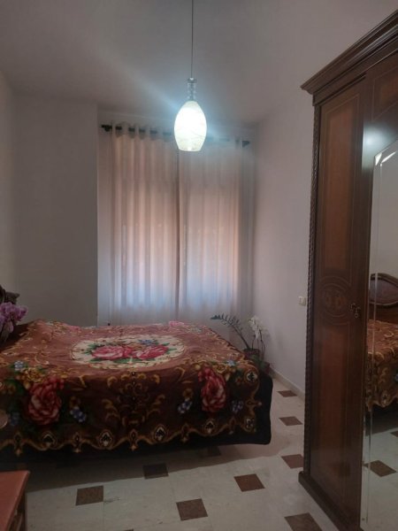 Tirane, jepet me qera apartament 3+1 Kati 1, 100 m² 800 € (Pazari i Ri)