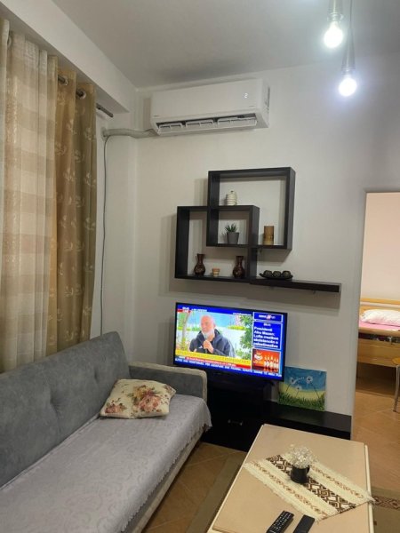 Tirane, jepet me qera apartament 1+1 Kati 1, 62 m² 450 € (Komuna Parisit)