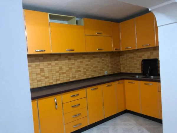 Tirane, jepet me qera apartament 2+1 Kati 1, 77 m² 350 € (QSUT)