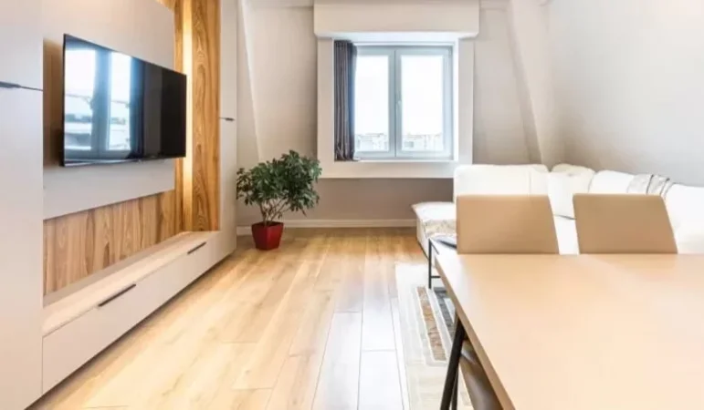 Tirane, jepet me qera apartament 1+1+Ballkon Kati 7, 70 m² 700 € (Stadiumi Dinamo)