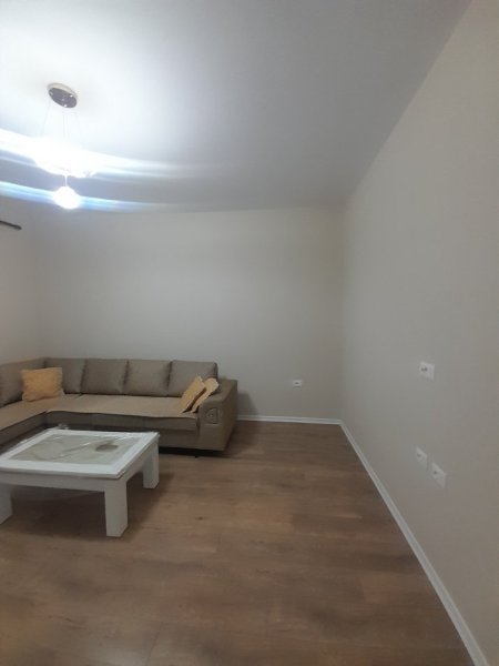Tirane, jepet me qera Vile 1+1+Ballkon Kati 1, 70 m² 350 € (Rruga 5 Maj)