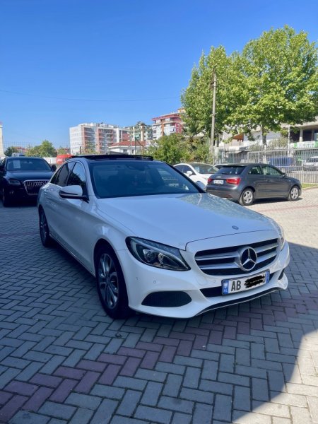 Fier, shes makine Mercedes benz C220d 2016 Nafte, e bardhë automatik 152.000 km 17.500 €