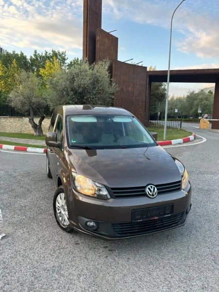 Tirane, shes makine Volkswagen Caddy Life 1.6 Diesel Viti 2012 Nafte, kafe manuale Klima 215.000 km