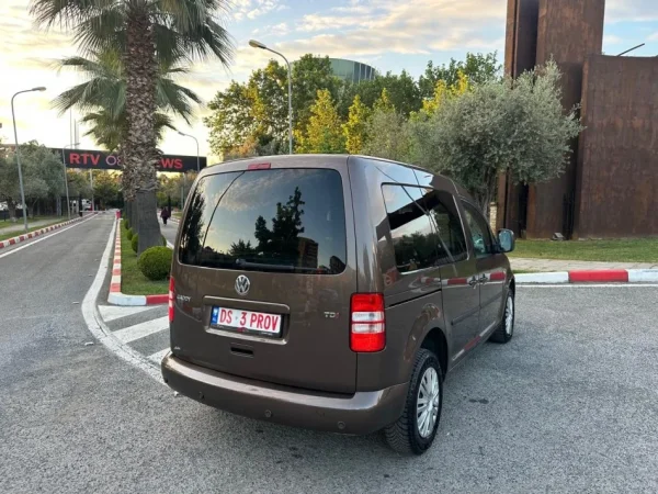 Tirane, shes makine Volkswagen Caddy Life 1.6 Diesel Viti 2012 Nafte, kafe manuale Klima 215.000 km