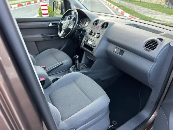 Tirane, shes makine Volkswagen Caddy Life 1.6 Diesel Viti 2012 Nafte, kafe manuale Klima 215.000 km