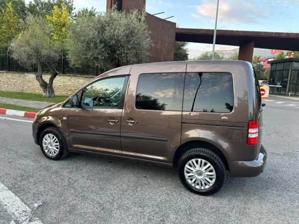 Tirane, shes makine Volkswagen Caddy Life 1.6 Diesel Viti 2012 Nafte, kafe manuale Klima 215.000 km