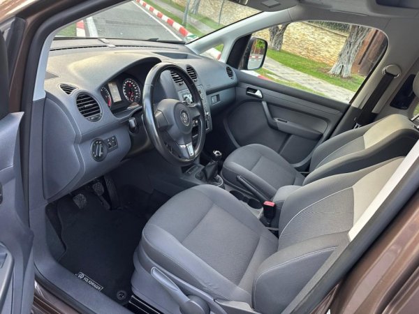 Tirane, shes makine Volkswagen Caddy Life 1.6 Diesel Viti 2012 Nafte, kafe manuale Klima 215.000 km
