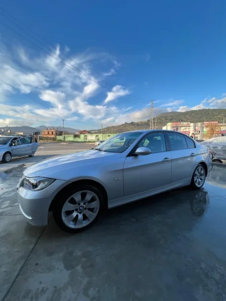 Elbasan, shitet makine BMV Benzin, gri metalizato manuale Kondicioner 175 km 4.500 €